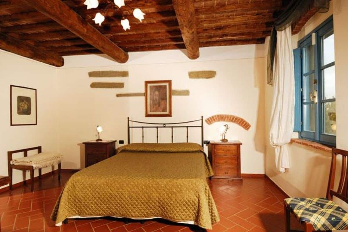 Desk, free cribs/infant beds, free WiFi, bed sheets