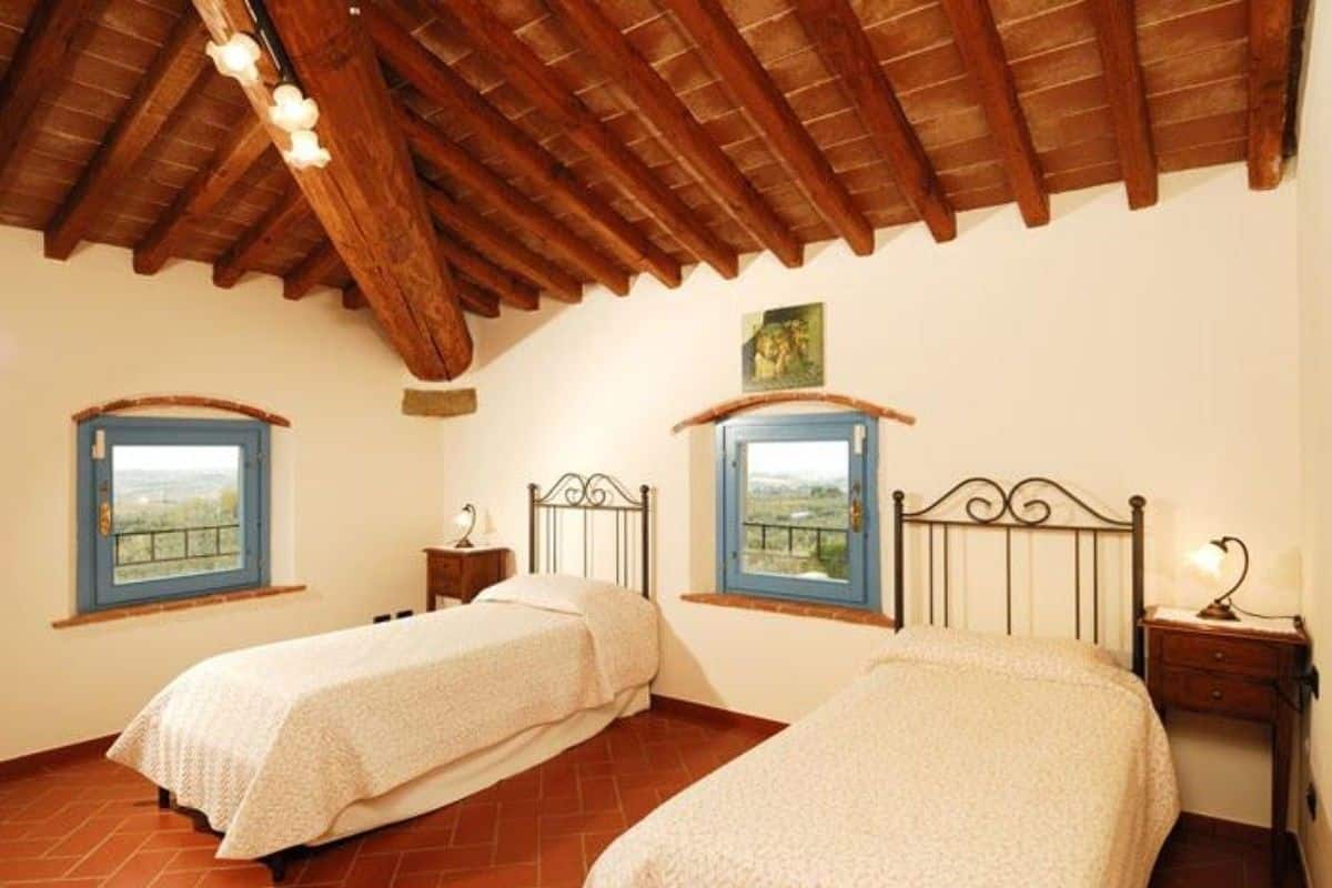 Desk, free cribs/infant beds, free WiFi, bed sheets