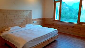 Deluxe Room, 1 Queen Bed, Smoking | Pillow-top beds, iron/ironing board (on request), free WiFi