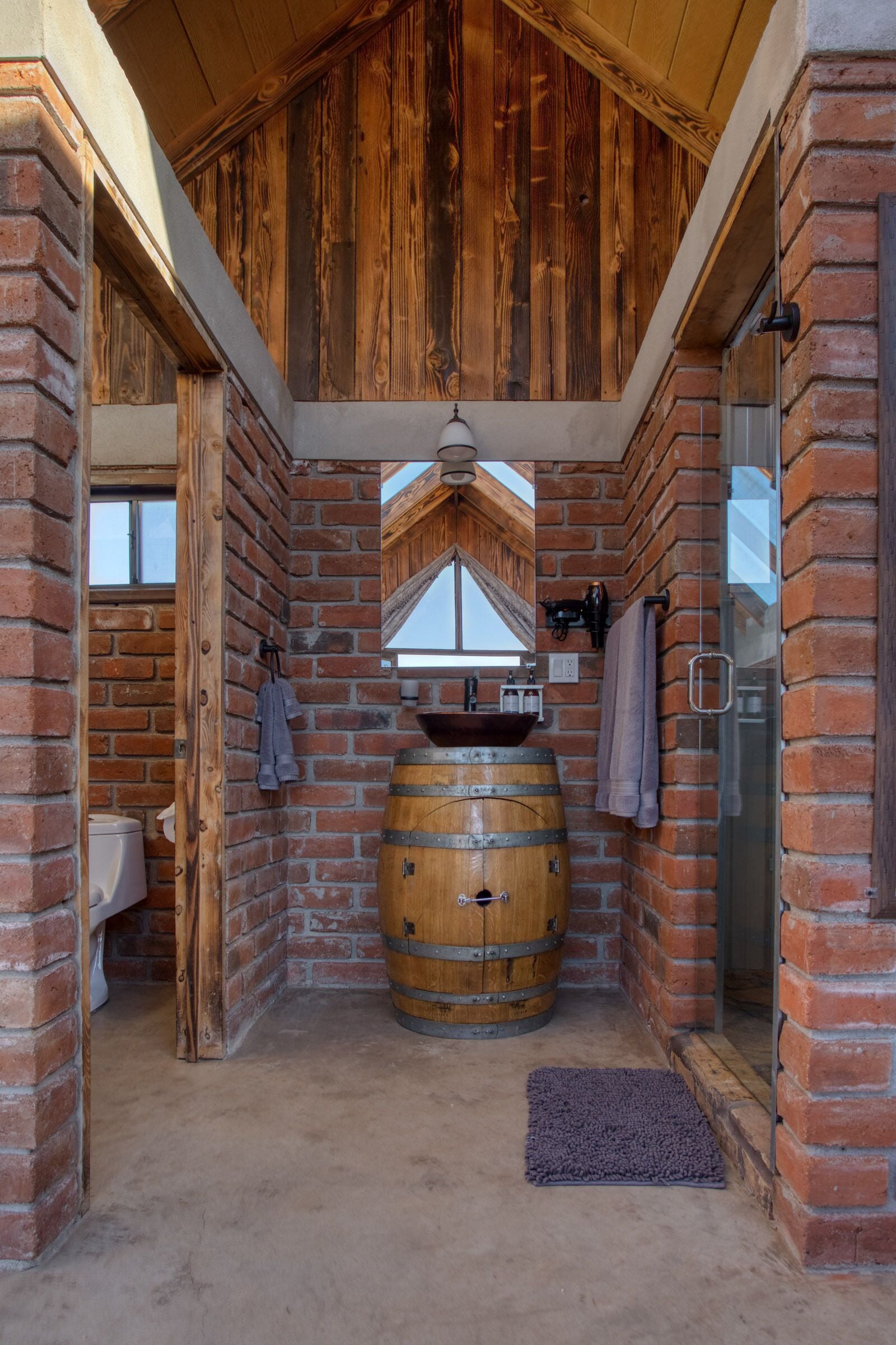 classic cabin, 1 queen bed, non smoking | bathroom | shower, rainfall showerhead, free toiletries, hair dryer