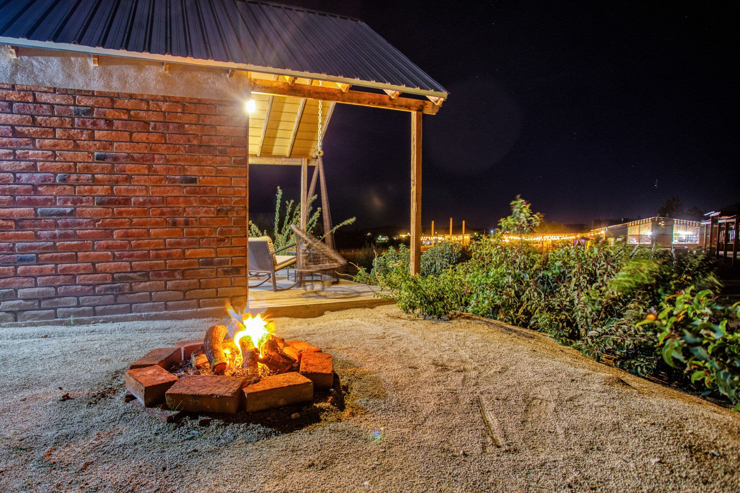 classic cabin, 1 queen bed, non smoking | living area