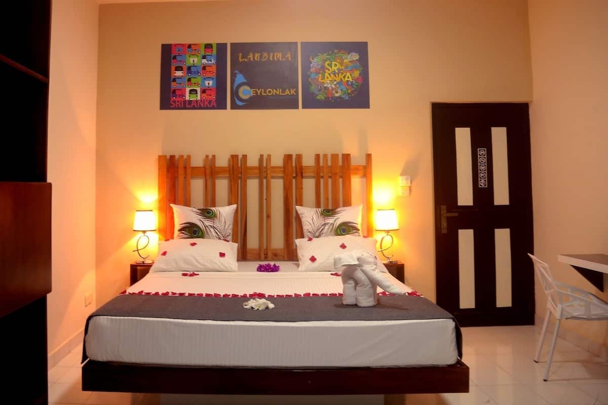 Frette Italian sheets, individually furnished, free WiFi, bed sheets