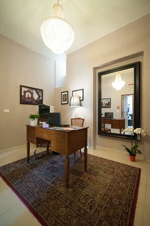 Apartamento | Zona de estar | Una televisión de pantalla plana