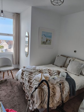 Doppelzimmer, Meerblick (En-Suite) | Bügeleisen/Bügelbrett, kostenloses WLAN, Bettwäsche