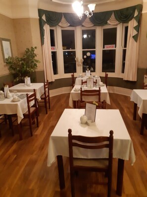 Dining - Tregella Guest House (Newquay)