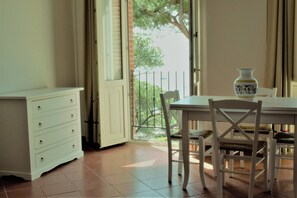 Standard Studio, Partial Sea View | Soundproofing, free WiFi, bed sheets