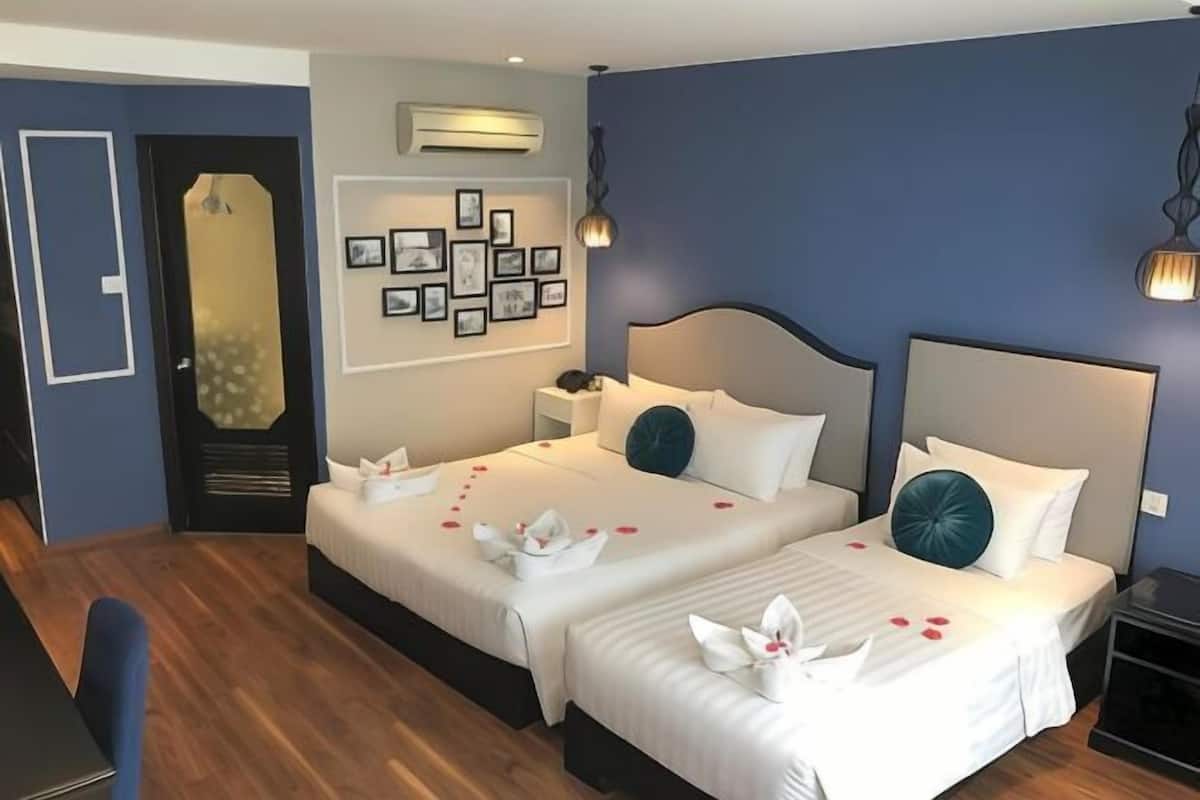 Minibar, in-room safe, desk, blackout curtains