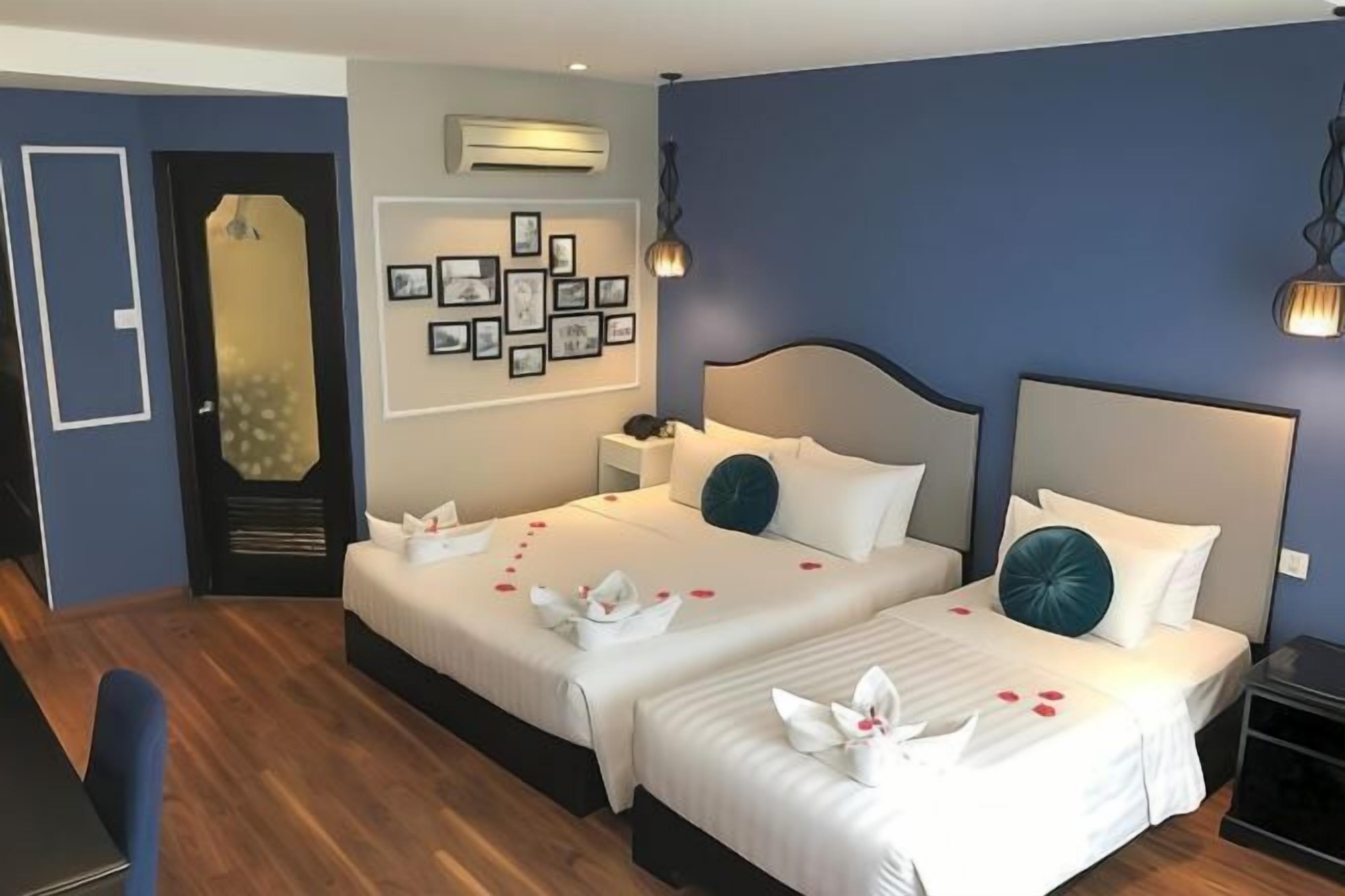 Minibar, in-room safe, desk, blackout curtains