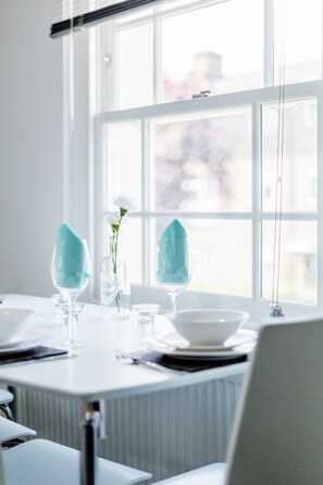 Classic Apartment, 2 Bedrooms | In-room dining - Elthorne Luxury Apartments (Uxbridge)