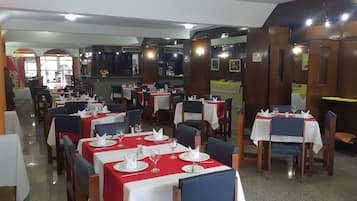 مطعم