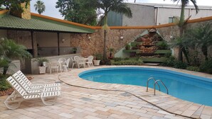 Kolam renang outdoor