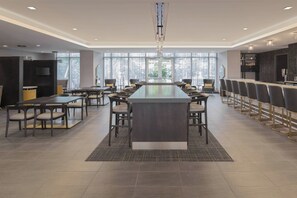 Breakfast, lunch and dinner served - Courtyard by Marriott Halifax Dartmouth (Dartmouth)