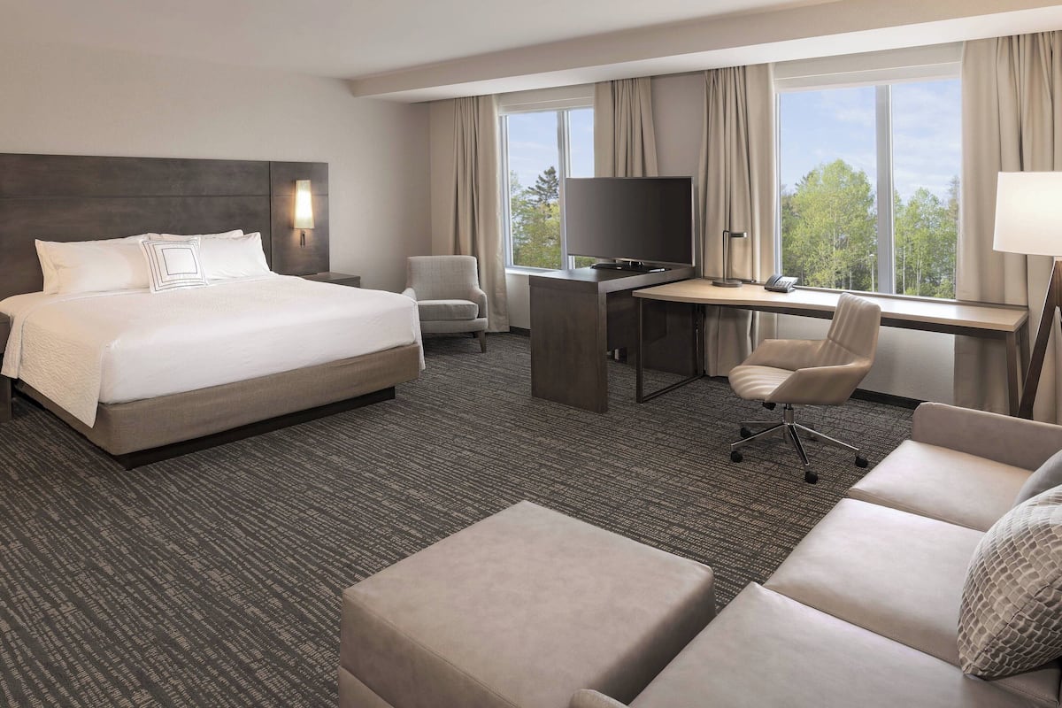 studio | premium bedding, down duvets, in-room safe, desk