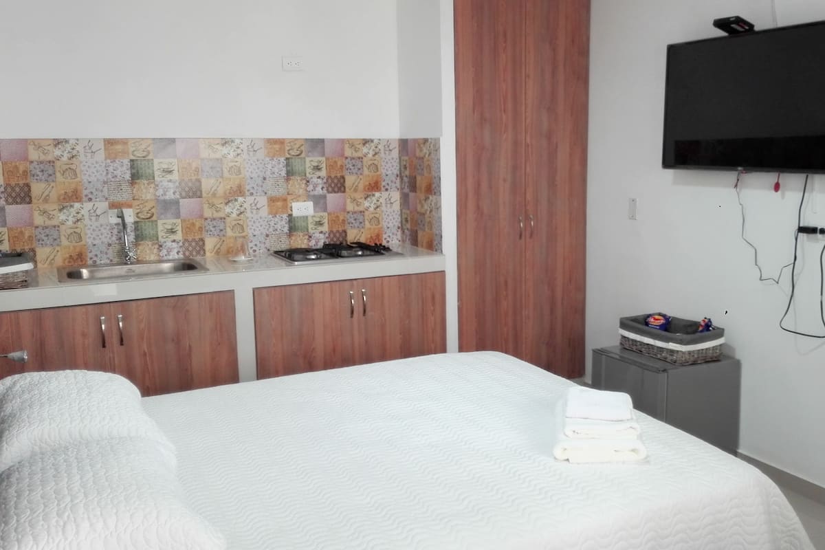 Deluxe Room | Bar mini, meja, Wi-fi percuma, cadar katil