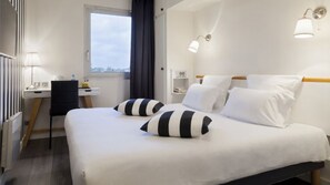 Bureau, rideaux occultants, chambres insonorisées, Wi-Fi gratuit