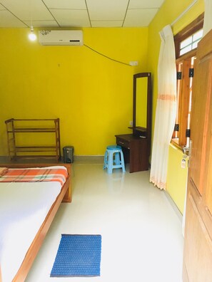 Deluxe Double Room, 1 Double Bed, Smoking, Garden View | Room amenity