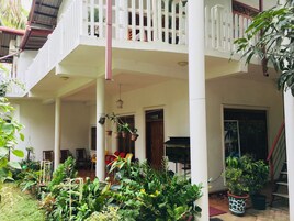 Fachada de la propiedad