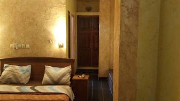 Economy Room, 1 King Bed, Non Smoking | Desk, blackout drapes, free WiFi, bed sheets