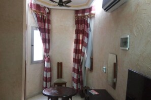 City Studio, 1 Bedroom, Smoking | Room amenity - Cocody Guesthouse Galerie (Abidjan)