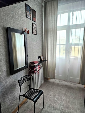 Quarto casal econômico, 1 cama King, para não fumantes | Vista para a cidade