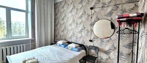 Habitación doble Deluxe, 1 cama King size, para no fumadores | Tabla de planchar con plancha, wifi gratis y ropa de cama