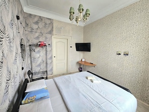 Quarto casal luxo, 1 cama King, para não fumantes | Ferros/tábuas de passar roupa, Wi-Fi de cortesia, roupa de cama