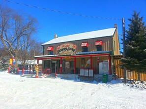 Cottage, 6 Bedrooms, Kitchen | 6 bedrooms, free WiFi, bed sheets - 6 bedroom Mill House Cottage (Ashfield-Colborne-Wawanosh)