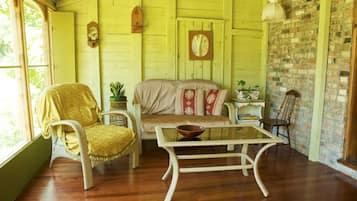 Cottage, 6 Bedrooms, Kitchen | Living room | Flat-screen TV, fireplace, DVD player