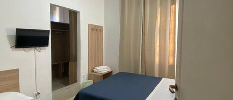 Schreibtisch, kostenloses WLAN, Bettwäsche