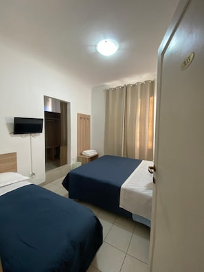 Desk, free WiFi, bed sheets - Golden Dream Guest House (Florence)