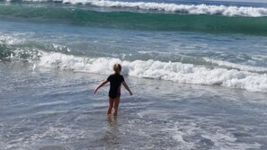 Beach nearby, sun-loungers, beach towels - Ocean View! One house to Beach, Clean and Spacious --South Mission (San Diego)