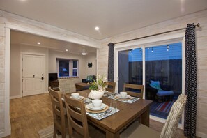 Dining - Ocean View! One house to Beach, Clean and Spacious --South Mission (San Diego)