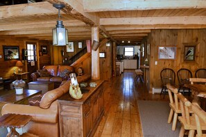 Interior - A Great 4 Season Home ;  Relaxing, Rustic, Scenic - This Home Has It All (waterbury)
