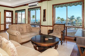 Smart TV, DVD player, books, stereo