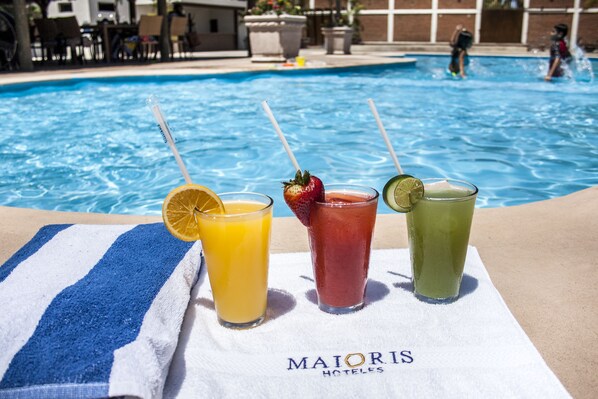 Outdoor pool, sun loungers