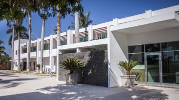 Pintu masuk properti