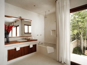 Casa, varias camas, no fumadores | Baño | Ducha y bañera combinadas y bañera profunda