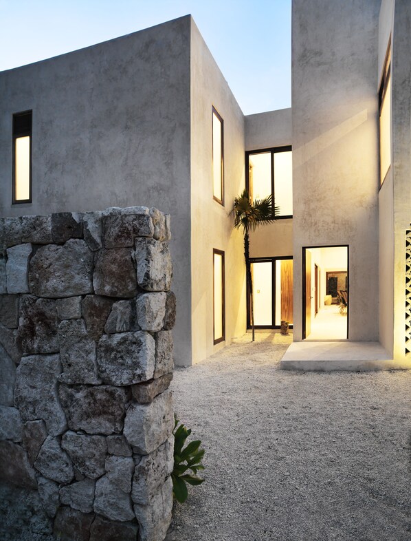 Entrada al alojamiento