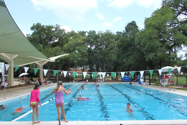 1 of 3 pools 5 to 15 minute drive or uber from the house. Pool towels provided
