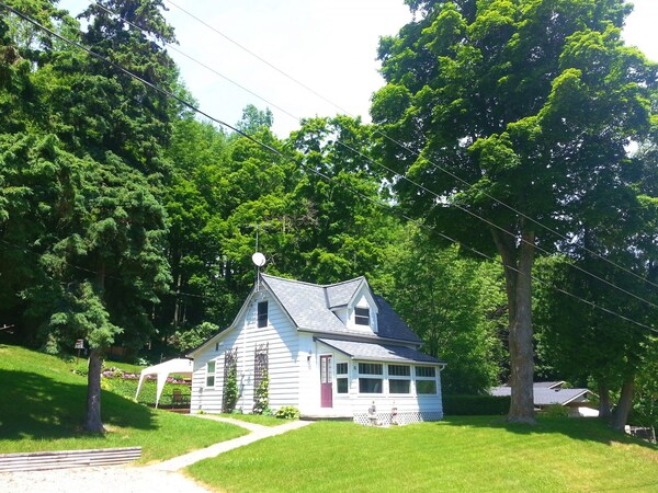 2 Bedroom Wiffen Cottage - Ontario