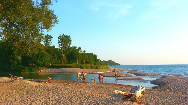 Pantai berhampiran 