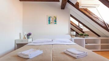 3 bedrooms, iron/ironing board, bed sheets
