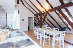 Unclassified image, 3 of 41, button