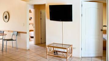 Kondominium Keluarga, 2 kamar tidur | 2 kamar tidur, brankas, Wi-Fi gratis, dan seprai linen