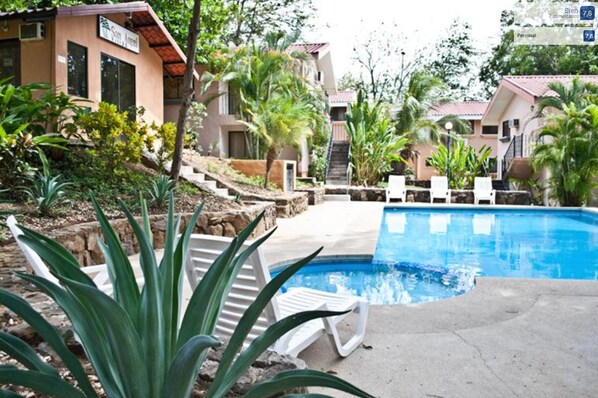 Outdoor pool - Villas San Angel (Sardinal)