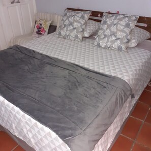 1 makuuhuone, silitysrauta/-lauta, Wi-Fi, vuodevaatteet