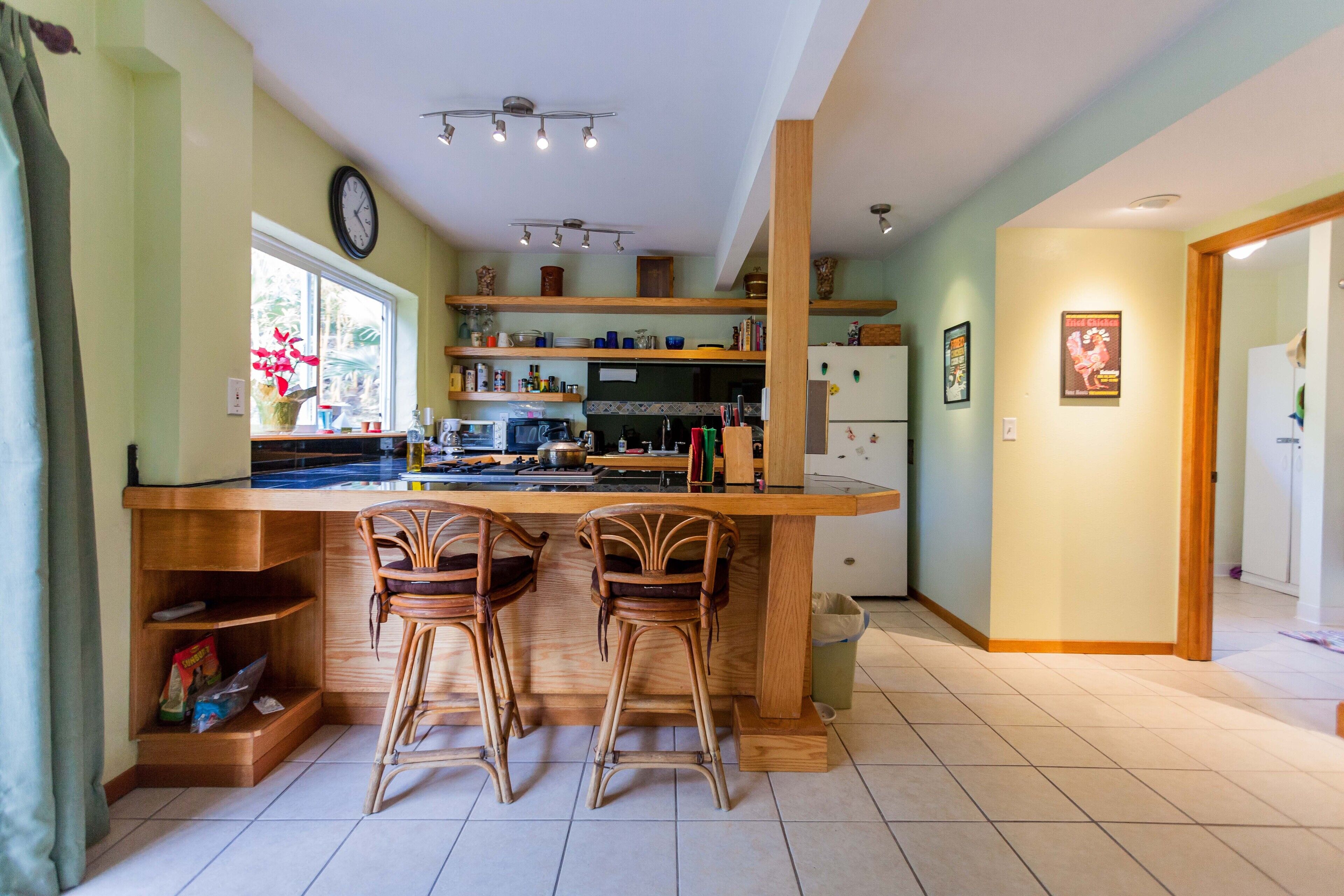 Kona Coast View Guest Apartment -long term renters welcome!