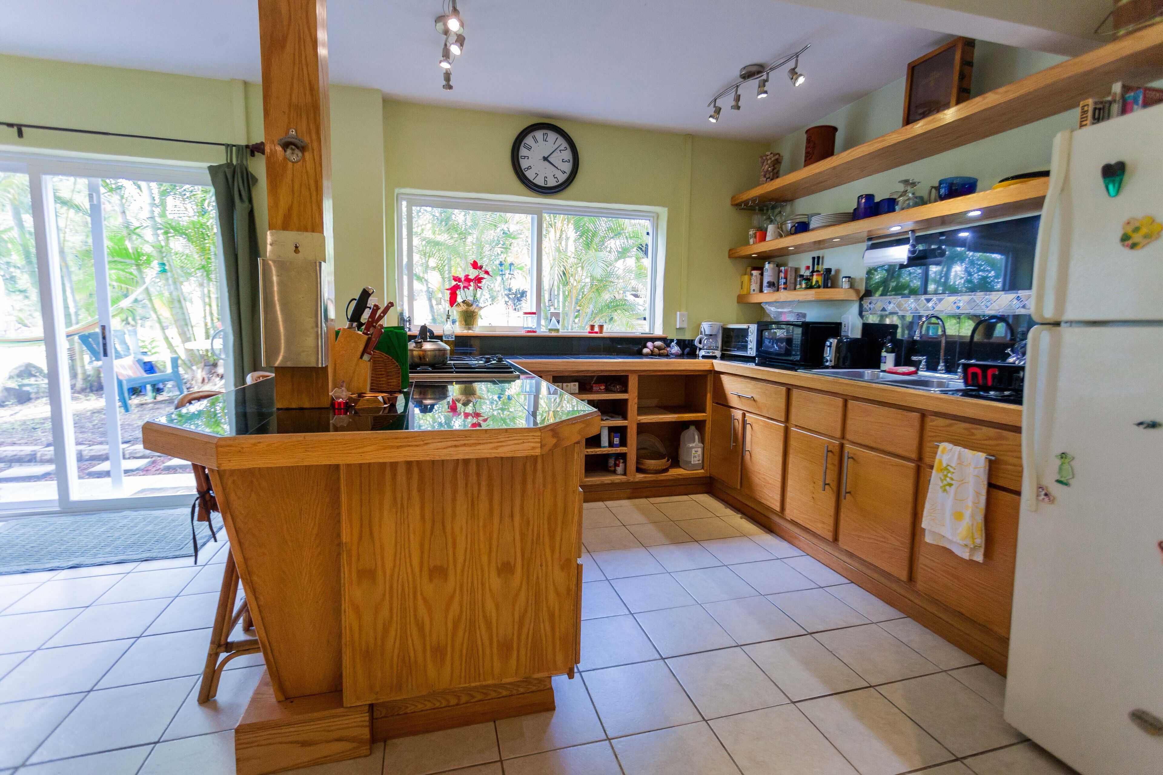 Kona Coast View Guest Apartment -long term renters welcome! - Photo 5