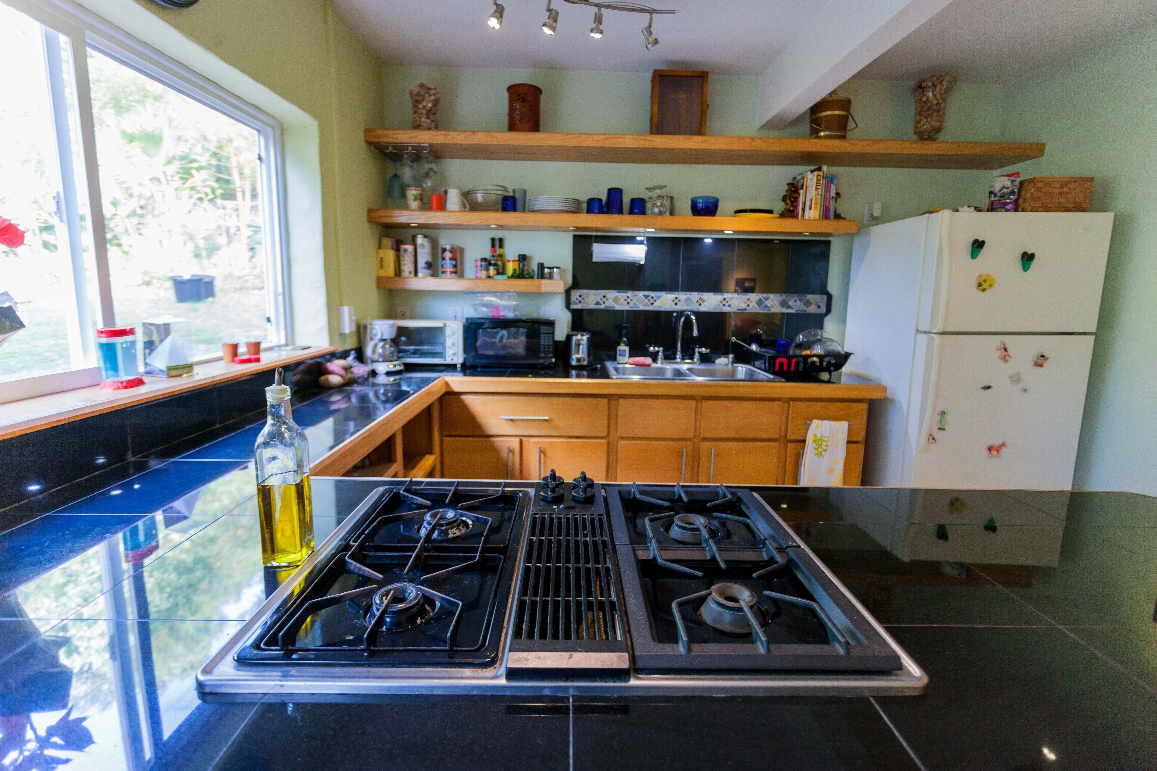 Kona Coast View Guest Apartment -long term renters welcome! - Photo 6