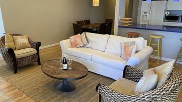 LED TV, fireplace, Netflix, Hulu